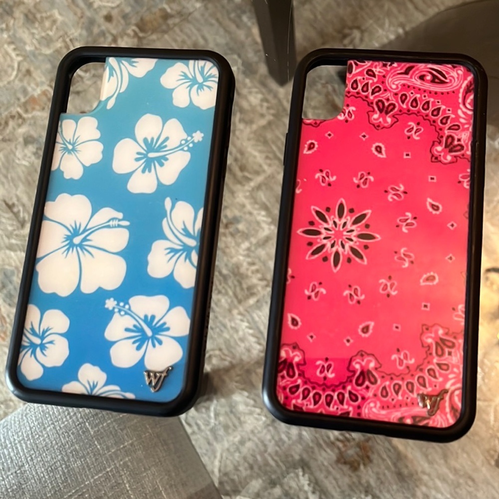 Set of two IPHONE XR wildflower phone cases!